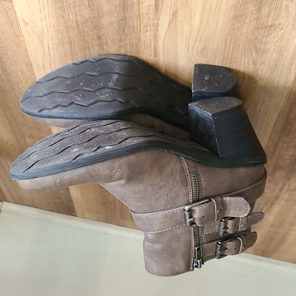 7.5 Buckle Booties Ruff Hewn - Picture 5 of 5
